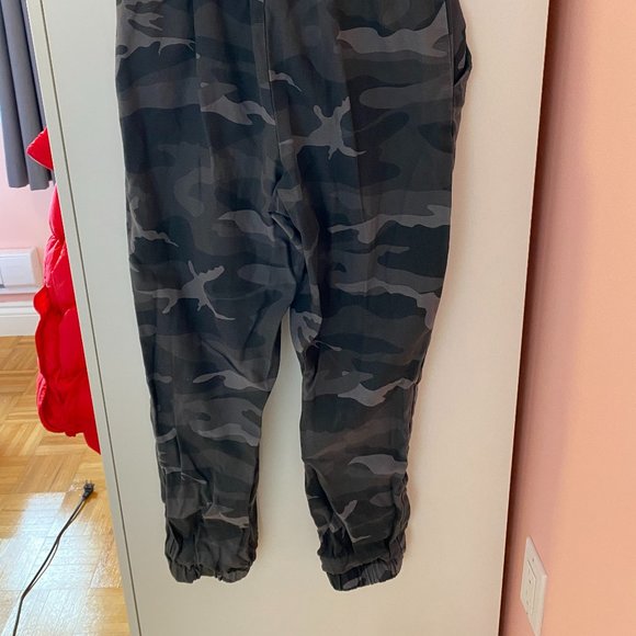 Aritzia Camo Pants - Picture 10 of 10